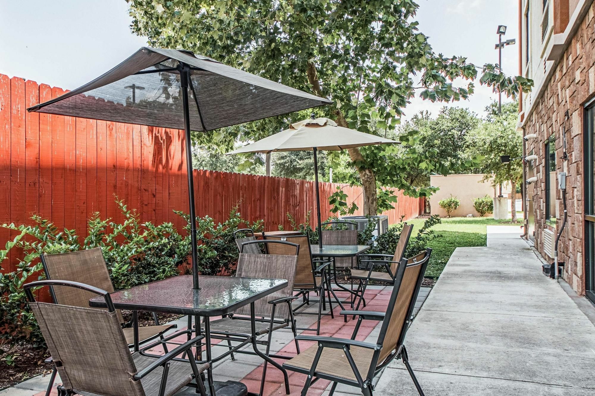 Surestay Plus Hotel By Best Western Near Seaworld San Antonio Exterior photo